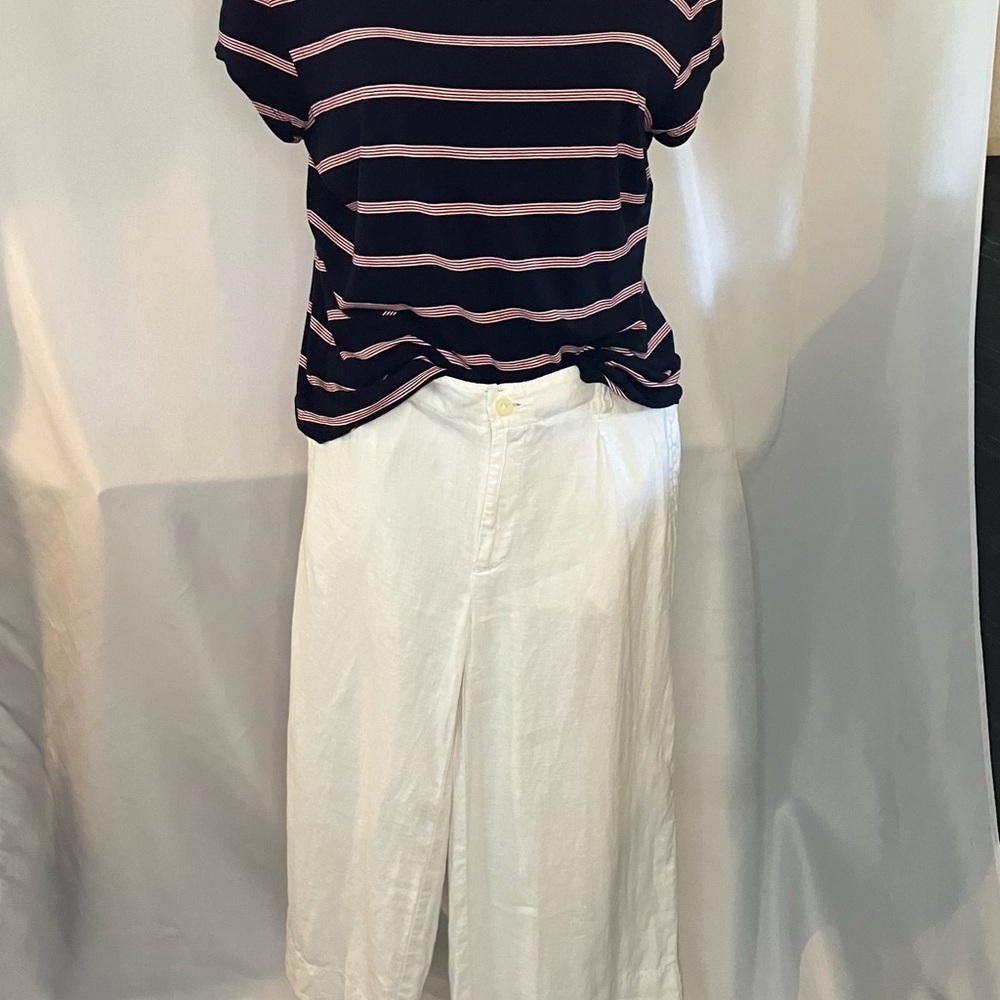 White linen crop pants size large with a blue and red white strip shirt.